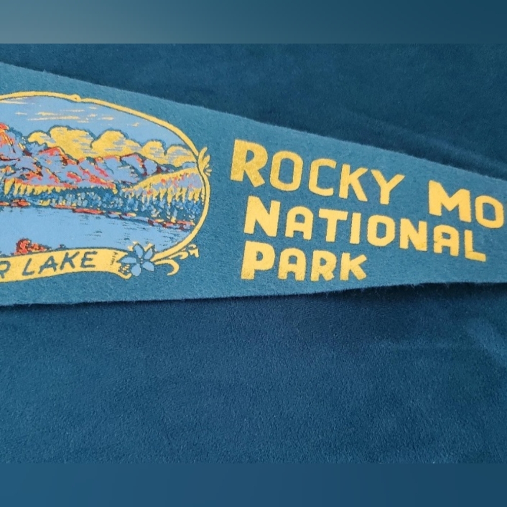 VINTAGE Souvenir/felt wall Pennant/Rocky Mountain National Park/Bear Lake/Travel